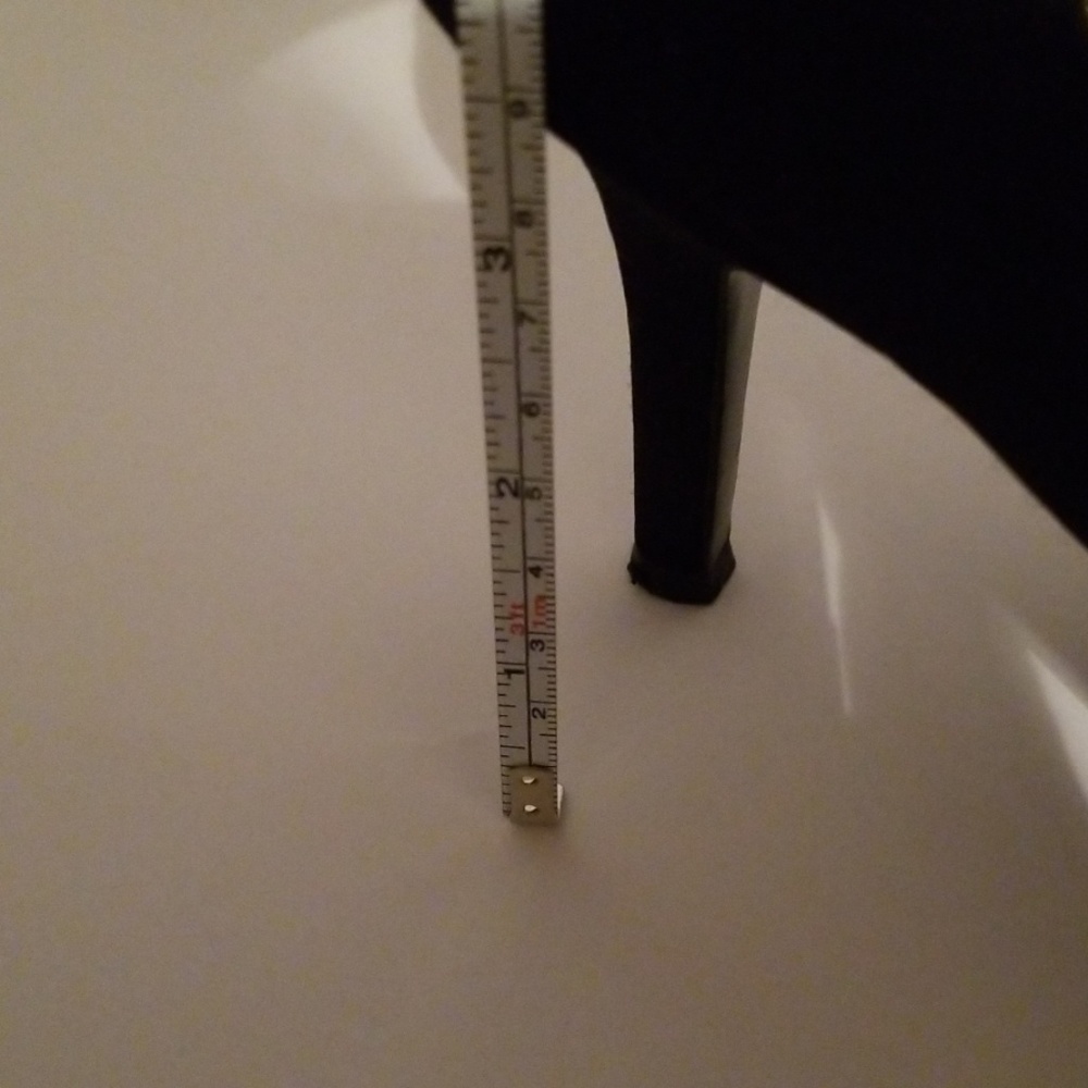 TAHARI hills shoes - Picture 5 of 5